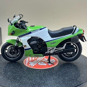 Wit's Milestone 1/12 KAWASAKI GPz 900R verde lima blanco motocicleta diecast BK134 - Imagen 1 de 15
