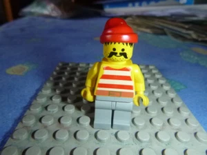 LEGO Minifig 6277 Pirate Red / White Stripes Shirt, Light Gray Legs Red Bandana - Picture 1 of 2