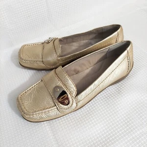 Liz Claiborne Apache Sz 7M Loafer Faux Leather Shoes Flats Gold Classic Preppy - Picture 1 of 8