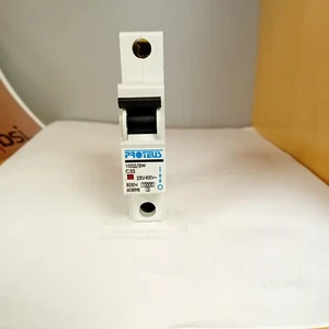 Proteus  1032/3W - 32 amp type C - 10 KA fault rated MCB (rounded edges). - Picture 1 of 7