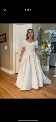 Vestido de noiva vintage com miçangas de pérola (véu incluído) - Imagem 1 de 4