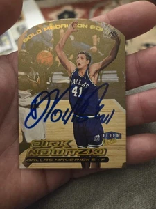 1999 Fleer ULTRA Dirk Nowitzki Gold Medallion Edition #53G Signed Card HOF MAVS - Picture 1 of 2