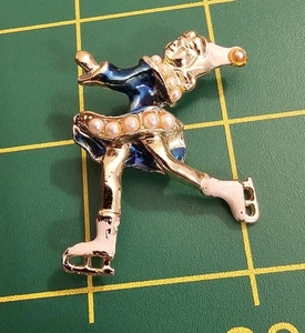 Eisläufer Emaille Kunstperlen Schlittschuh Anstecknadel Brosche goldfarben blau Kleid (34) - Bild 1 von 2