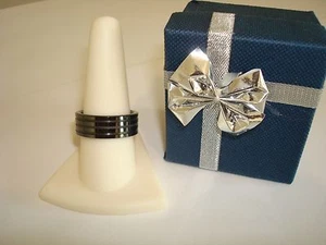 Herrenring 8 mm schwarz Keramik schwarz dreifach geriffelt Nut Größe 9 mit Geschenkbox - Bild 1 von 12