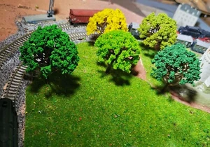 20 Trees, Light Green, Medium Dark Dunkelgelbgrün, Yellow 3 5/32in High - Picture 1 of 12