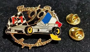 Formula 1 Pin F1 Grand Prix 1999 Magny Cours Silver Car - Measures 38x33mm - Picture 1 of 1