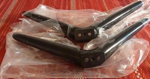 LD3960-SJ30-01 Tv stand legs ONN 100012584-M 100069992 HITACHI 40C311 w screws - Picture 1 of 2