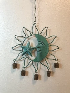 Vintage hängend türkis Metall Sonne Mond Stern himmlisch Wandkunst Dekor Glockenspiel Glockenspiel - Bild 1 von 8