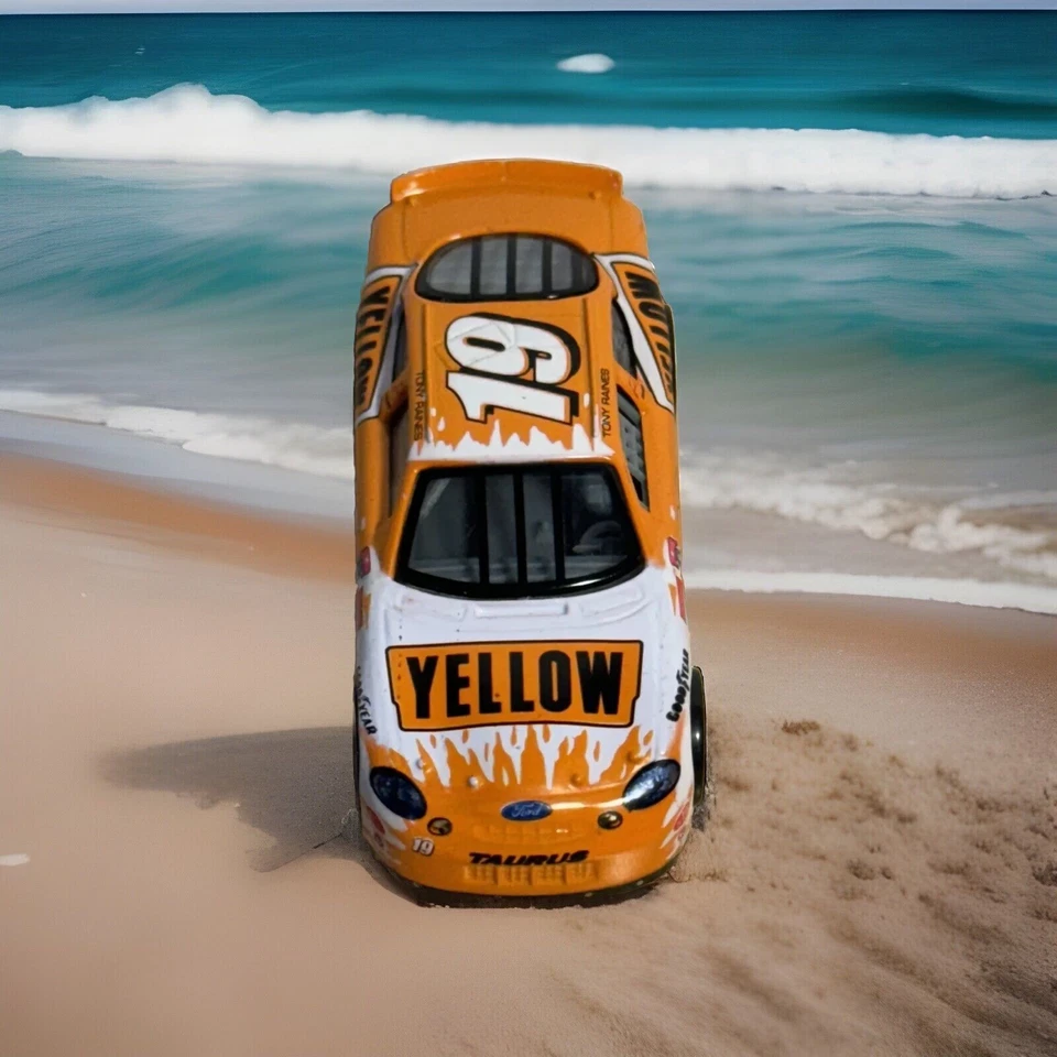 1/64 Nascar Diecast, Tony Raines #19, 1998 Yellow Freight, Racing Champions Foto 1 de 1