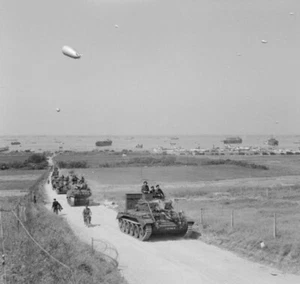 8x6 Gloss Photo ww701 Normandy D-Day Gold Beach Convoy - Picture 1 of 1