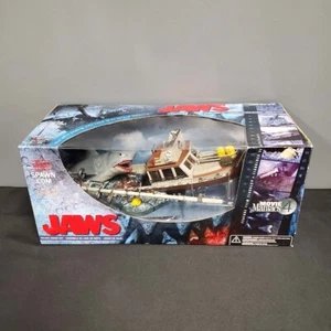 McFarlane Movie Maniacs JAWS Deluxe Figure - Picture 1 of 5