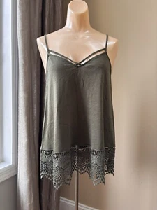Express Armeegrün Sommer Camisole Top mit Spitzendetails Größe Medium Neu ohne Etikett - Bild 1 von 2