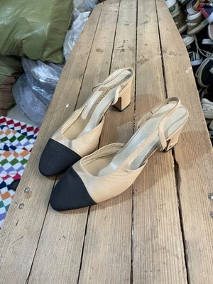 Chanel Zapatos de salón con cordones en piel de cabra beige y grosgrain con tacones bloque talla 39 Foto 1 de 4