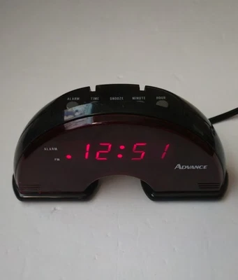 Relógio despertador vintage Advance arco-íris 3154/3156-3161 preto com luz, seminovo,  - Imagem 1 de 4