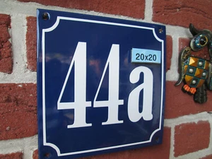Hausnummer Emaille Nr 44a weisse Zahl auf blauem Hintergrund Mega 20 cm x 20 cm  - Picture 1 of 12