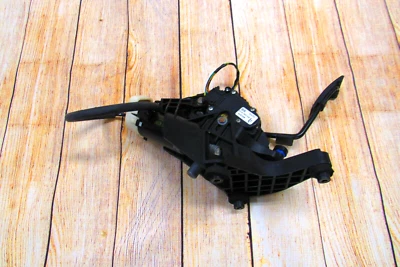 2004-09 X350 JAGUAR XJ8  ACCELERATOR GAS PEDAL ASSEMBLY Travel SensOR C2C8369  - Image 1 of 4