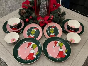 Dr. Seuss The Grinch Who Stole Christmas 12~Pc Dinner Set Pink/Green Borders NEW - Picture 1 of 12