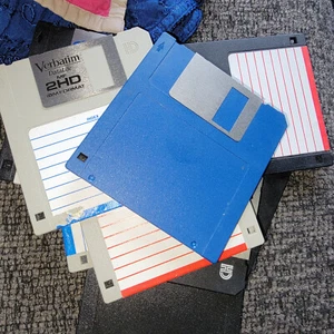 Floppy Disks 3.5 DSDD 1.44MB 10-Pack new PLUS a ton of others from opened packs - Afbeelding 1 van 4