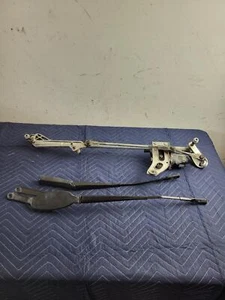 Windshield Wiper Motor w/ Linkage Used OEM 2021 MERCEDES GLB250 2020 2022 23 24 - Picture 1 of 9