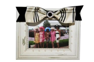 Bilderrahmen 5x7 Custom Elfenbein Distressed Burberry Schleife & Perlen - Bild 1 von 1