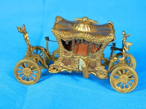 Royal Coronation Coach Souvenir Antique Tape Measure Edwardian Era  1901-19 Cover