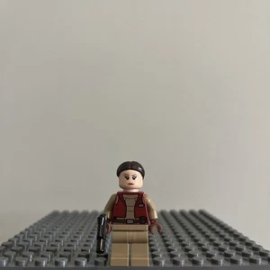 LEGO Star Wars Padme Amidala - Senator 2023 Minifigure sw1303 - 1J - Picture 1 of 2