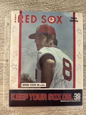 Carl Yastrzemski Firmado 1976 Medias Rojas Oficial Libro de Marcas Mag 3ª Edición Certificado de Autenticidad JSA Foto 1 de 2