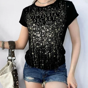 Camiseta Victoria’s Secret NYC 2018 Edición Limitada Negra Dorado Brillo Pequeña - Imagen 1 de 6