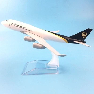 Modellino Aereo in Lega Diecast 1:400 Boeing 747 UPS Airlines 16cm Da Collezione - Immagine 1 di 4