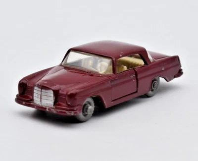 Matchbox 1-75 Regular Wheels #53 Mercedes Benz 220SE ruote grigie... - Immagine 1 di 4