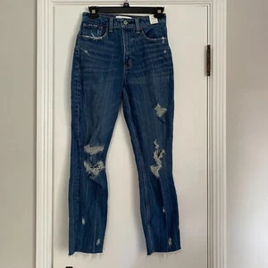 Nuevo con etiquetas Jean Abercrombie & Fitch Curve Love High Rise Mom Envejecido Talla 24 - Imagen 1 de 7