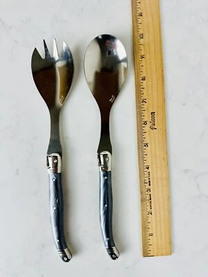 Servidores de ensaladas Laguiole detalle abeja gris plata Francia Foto 1 de 4