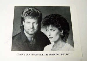 Gary Raffanelli und Sandy Selby SIGNIERTES HANDSIGNIERTES FOTO BILD 8,75X11,5 - Bild 1 von 3