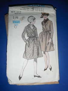 Vogue Special Design 6615; ca. 1965; Mantel. Seitlich gewickelter A Linie Mantel Gr. 14 - Bild 1 von 1