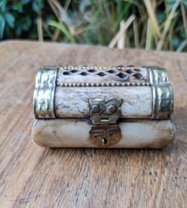 Vintage small Camel Bone/Inlaid Brass Hinged Trinket Box - Picture 1 of 8