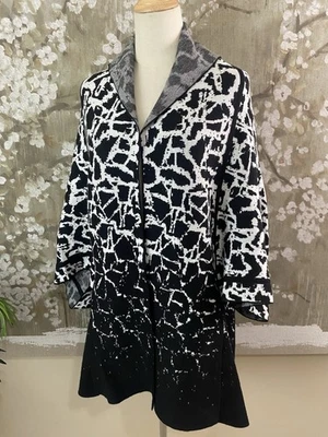 Suéter aberto quimono confortável malha confortável estampa geográfica preto e branco Ming Wang novo com etiquetas G/XL - Imagem 1 de 4