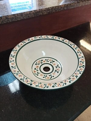 Lavabo de lavabo de baño de porcelana blanca y coloreada Foto 1 de 4