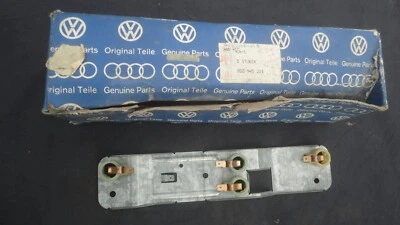 ORIGINAL AUDI 100 SOPORTE DE BOMBILLA TRASERA 803945221 C1 1969-76 TRASERO IZQUIERDO NUEVO DE LOTE ANTIGUO Foto 1 de 4
