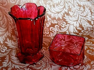 2 VINTAGE FOSTORIA RED VASE & TRUFFLE BOWL GLASS EXCELLENT COND       B4 - Image 1 of 4