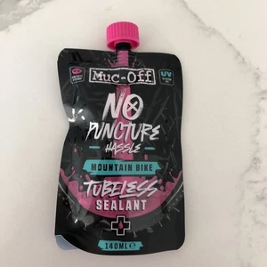 Muc-Off NO PUNCTURE HASSLE Mountainbike Tubeless Reifendichtmittel: 140 ml - Bild 1 von 3