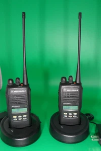 2 X Motorola HT1250 LS UHF 403-470 MHz 128CH 4W Radiotelefony dwukierunkowe AAH25RDH9DU5AN - Zdjęcie 1 z 8