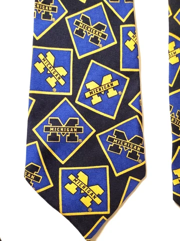 Merge Left MICHIGAN WOLVERINES NCAA Neck Tie - NWT Cover