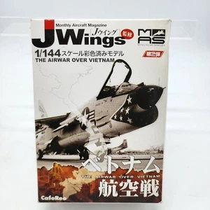 Cafereo Model 1/144 J Wings Vietnam Airwar F-8E VF-211 Checkmates (No. 25) New - Picture 1 of 7
