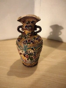 Vasenpaar Vintage japanischer Satsuma handbemalt kleiner Chip auf einem siehe Fotos - Bild 1 von 19