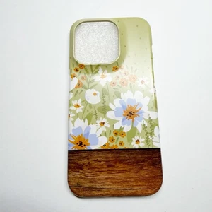 Casely iPhone 15 Pro Garten Blumen Holzmaserung Handyhülle - Bild 1 von 9
