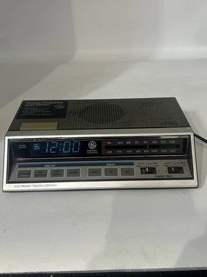Radio despertador táctil electrónico AM/FM vintage General Electric 7-4663A funciona Foto 1 de 4