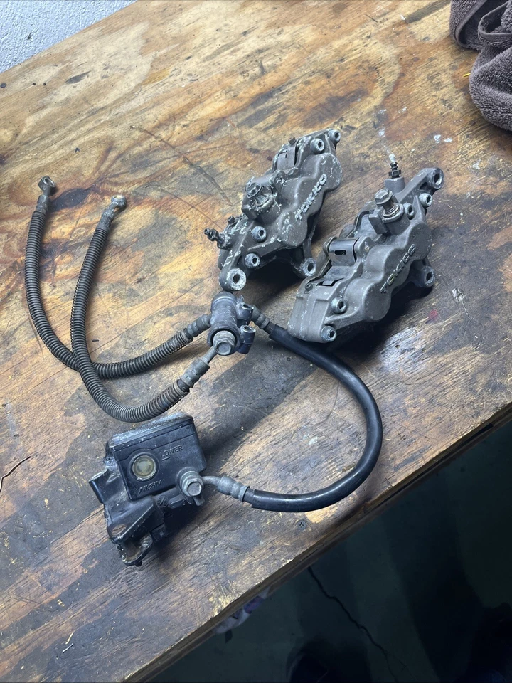 Pinzas de freno y cilindro maestro Kawasaki ZRX 1100 Foto 1 de 1