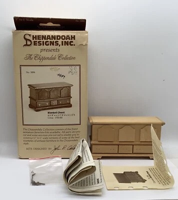 Kit de cofre manta de madera vintage de Shenandoah Designs para casa de muñecas Foto 1 de 3