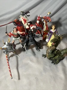 Lotto di 9 personaggi vintage Papo Knight fantasia medievale drago re regina cavalli - Foto 1 di 9