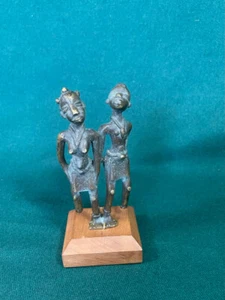 Afrikanischer Stamm gegossene Bronzefiguren auf Holzsockel - Bild 1 von 13